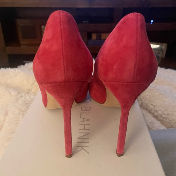 NEW Manolo Blahnik pumps - Picture 4 of 6